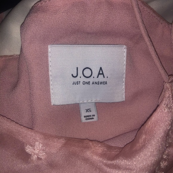 J.O.A COLD SHOULDER PINK SILK DRESS XS - Picture 3 of 6